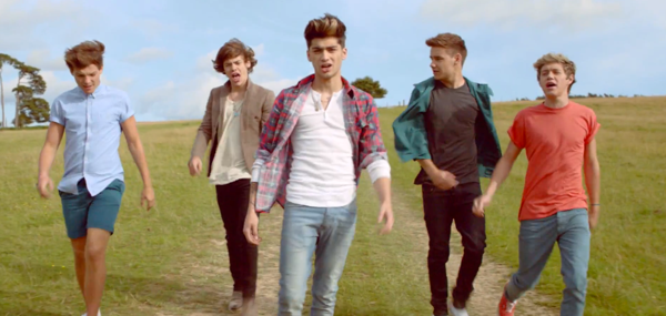 Klip ,,Live While We're Young''